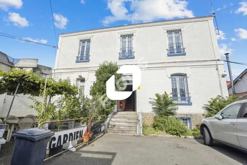 Bureau dans La Courneuve à louer - Photo de l’immeuble – Image 1 sur 8