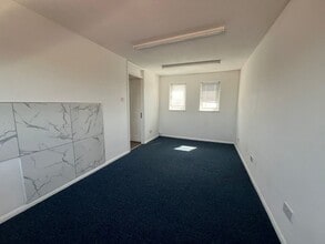 50 Lennon Dr, Milton Keynes à louer Photo intérieure– Image 1 sur 7