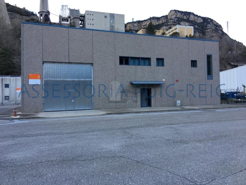 Industriel/Logistique dans Cercs, Barcelona à vendre - Photo de l’immeuble – Image 2 sur 7