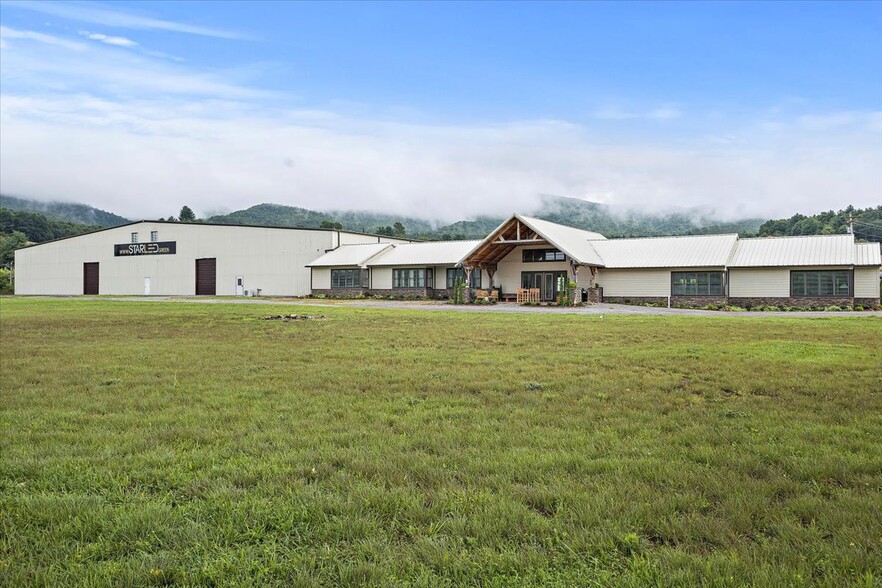 241 Industrial Park Rd, Mountain City, TN à vendre - Photo principale – Image 1 sur 115