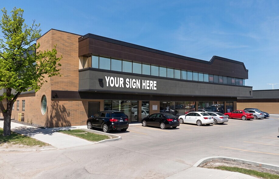 2211 Mcphillips St, Winnipeg, MB à louer - Photo de l’immeuble – Image 1 sur 4