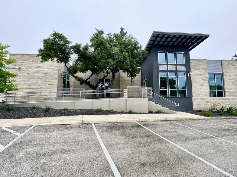 23119 W IH-10 Frontage Rd W, San Antonio, TX à louer - Photo de l’immeuble – Image 2 sur 16