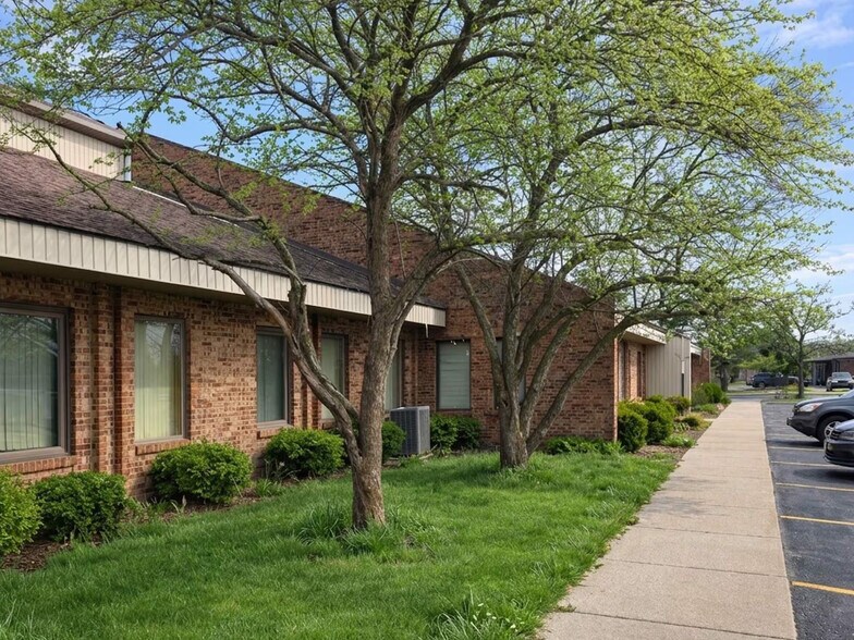 8915 Broadway, Merrillville, IN à louer - Photo de l’immeuble – Image 3 sur 4