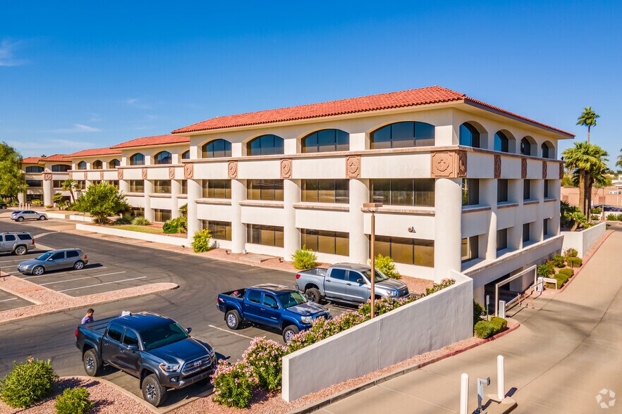 8777 E Via de Ventura, Scottsdale, AZ à louer - Photo de l’immeuble – Image 2 sur 9