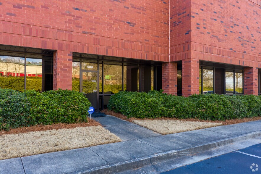 305 Shawnee North Dr, Suwanee, GA à louer - Photo de l’immeuble – Image 3 sur 4