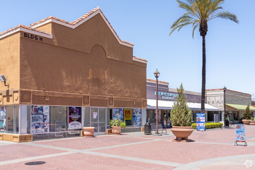 17600 Collier Ave, Lake Elsinore, CA à vendre - Photo principale – Image 1 sur 4