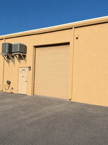 2642-2658 SE Willoughby Blvd, Stuart, FL à louer - Photo de l’immeuble – Image 2 sur 7