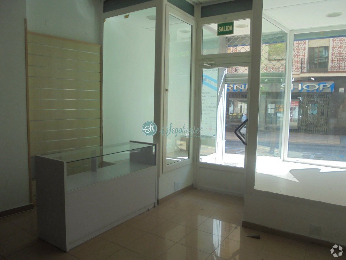 Local commercial dans Segovia, Segovia à louer Photo intérieure– Image 1 sur 2