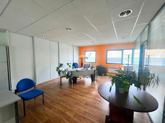 Plus de détails pour Bureau à louer