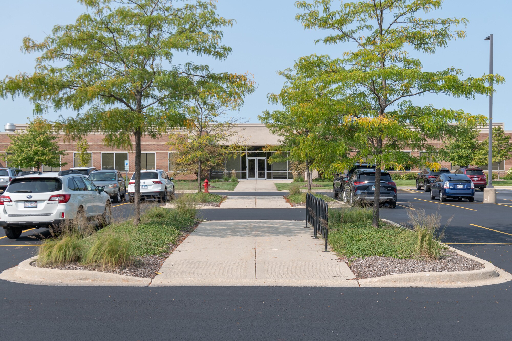 27755 Diehl Rd, Warrenville, IL à louer Photo de l’immeuble– Image 1 sur 5