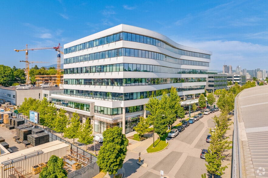 2889-2888 12th Av E, Vancouver, BC à louer - Photo de l’immeuble – Image 1 sur 16