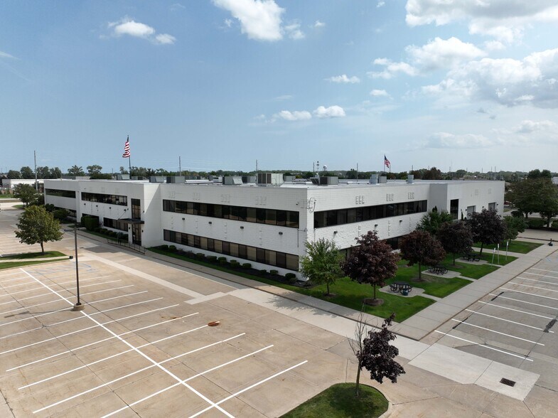 35801-35875 Mound Rd, Sterling Heights, MI à louer - Photo de l’immeuble – Image 1 sur 1