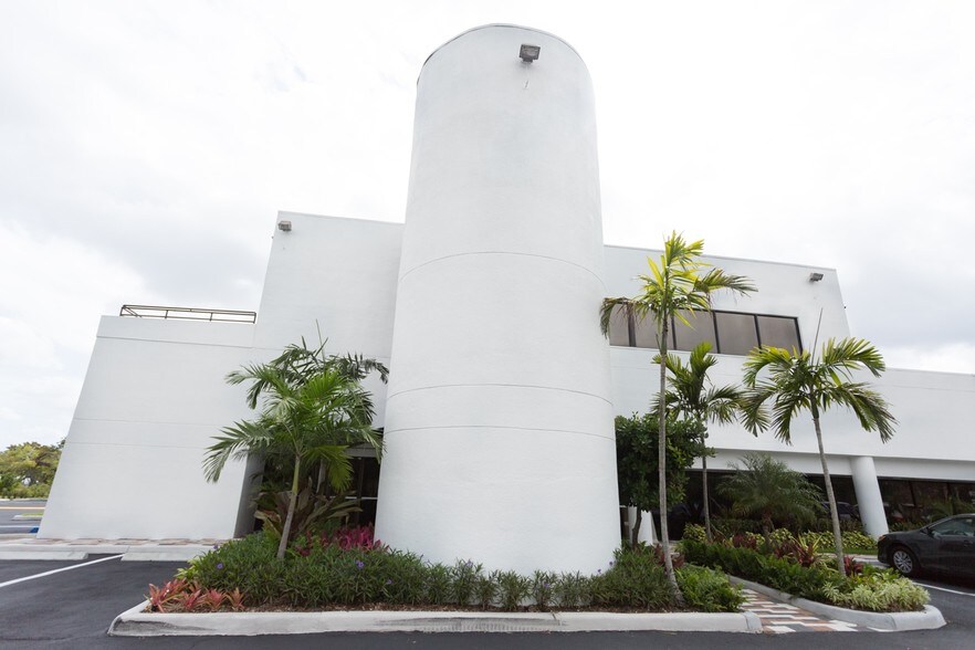 2005 W Cypress Creek Rd, Fort Lauderdale, FL à louer - Photo de l’immeuble – Image 3 sur 9