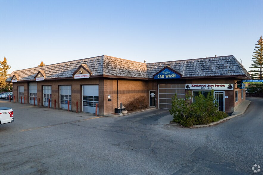 217 Hawksbrow Dr NW, Calgary, AB à vendre - Photo principale – Image 1 sur 7