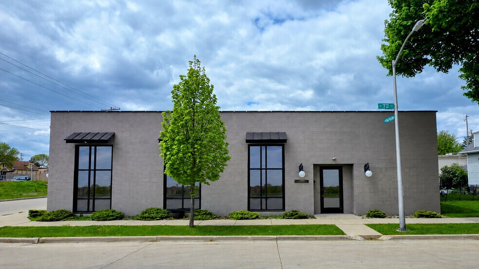 1825 S 72nd St, Milwaukee, WI à louer - Photo de l’immeuble – Image 2 sur 3