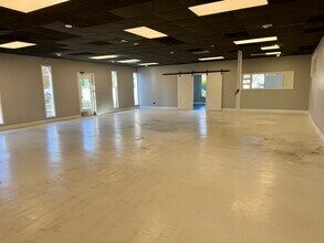 1107 N Main St, High Point, NC à louer Photo intérieure– Image 1 sur 9