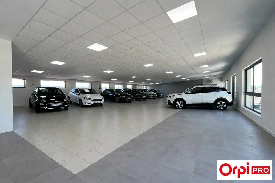 Local commercial dans Chuzelles à vendre Photo intérieure– Image 1 sur 7