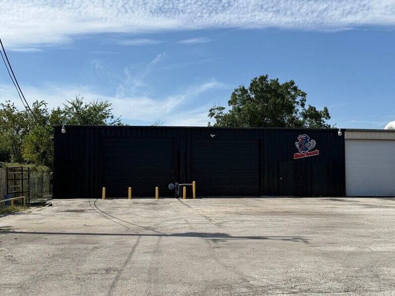 5540 Dietrich Rd, San Antonio, TX à louer - Photo de l’immeuble – Image 2 sur 15
