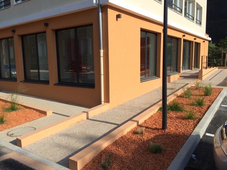 756 Rue Edouard Herriot, Jassans-Riottier à louer - Photo de l’immeuble – Image 1 sur 20