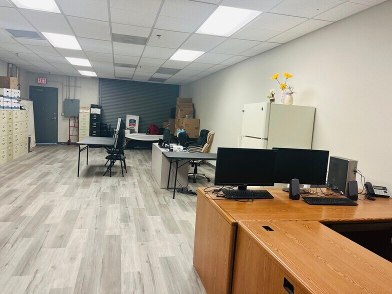 1951 Stella Lake Dr, Las Vegas, NV à louer - Photo intérieure – Image 3 sur 20