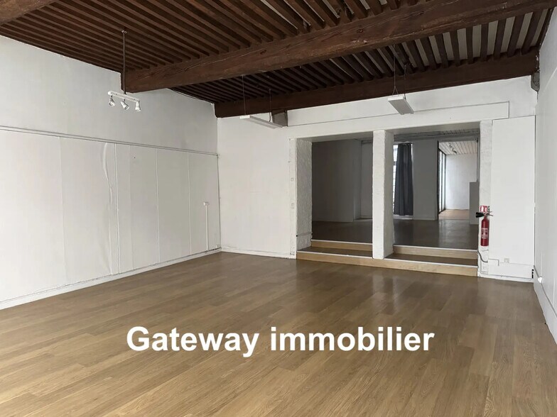 Industriel/Logistique dans Riom à vendre - Photo de l’immeuble – Image 2 sur 10