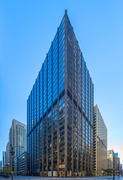 230 W Monroe St, Chicago, IL à louer - Photo de l’immeuble – Image 3 sur 24