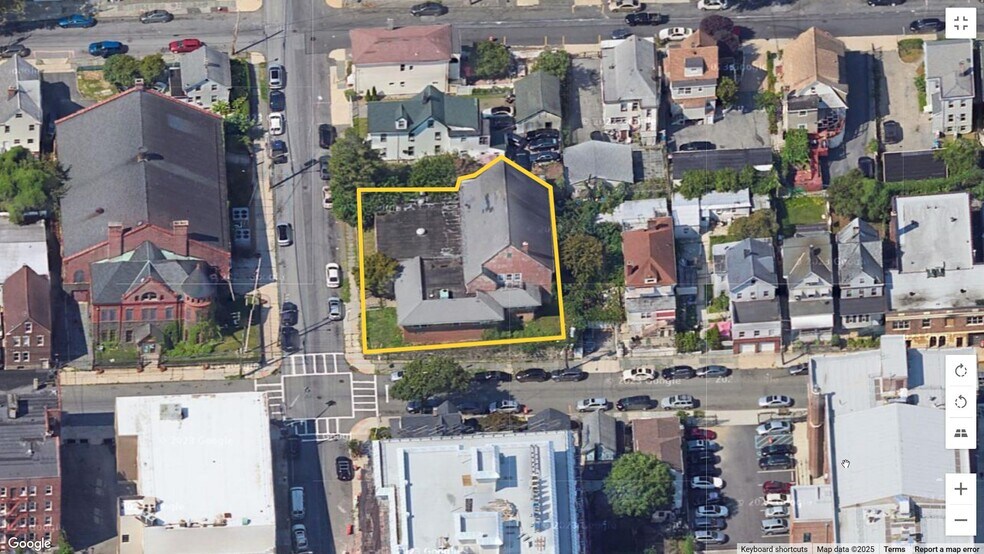 208 N 5th Ave, Mount Vernon, NY à vendre - Photo de l’immeuble – Image 1 sur 11