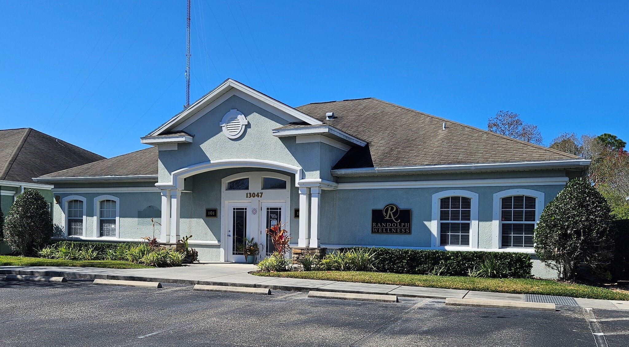 13047 W Linebaugh Ave, Tampa, FL à louer Photo de l’immeuble– Image 1 sur 8