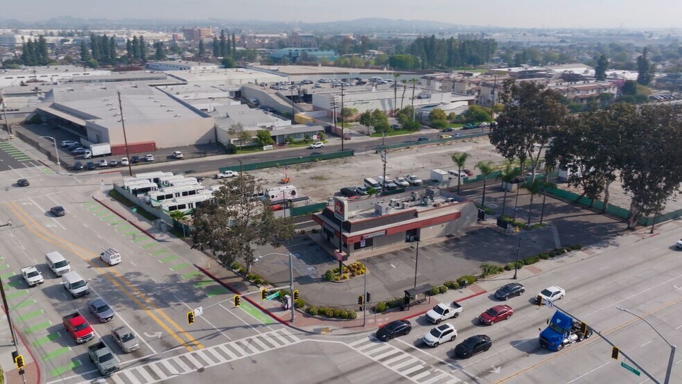 5555 E Washington Blvd, Commerce, CA à louer - Vidéo sur l’annonce professionnelle – Image 2 sur 12