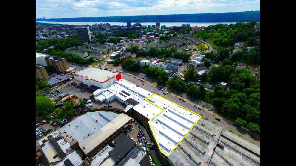 440 Nepperhan Ave, Yonkers, NY à vendre - Vidéo sur l’annonce professionnelle – Image 2 sur 5