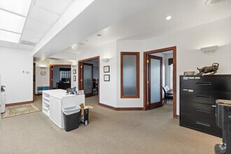 43525 Ridge Park Dr, Temecula, CA à louer Photo de l’immeuble– Image 2 sur 3