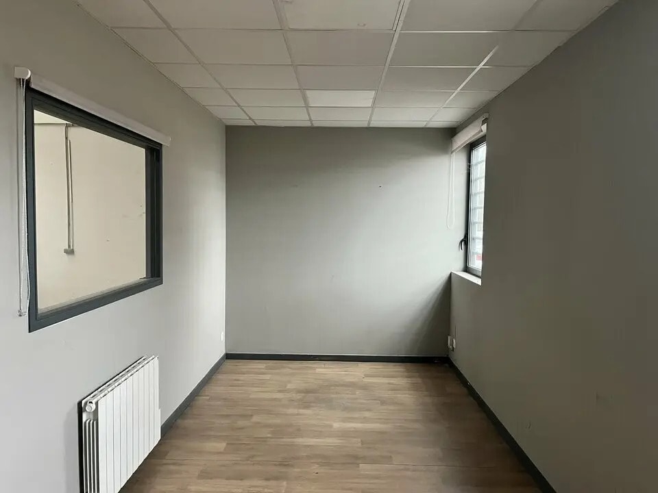 Local d'activités dans Saint-Priest à vendre Photo intérieure– Image 1 sur 3