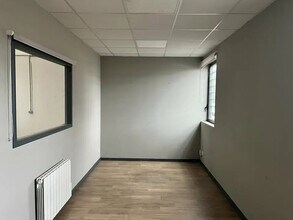 Local d'activités dans Saint-Priest à vendre Photo intérieure– Image 1 sur 3