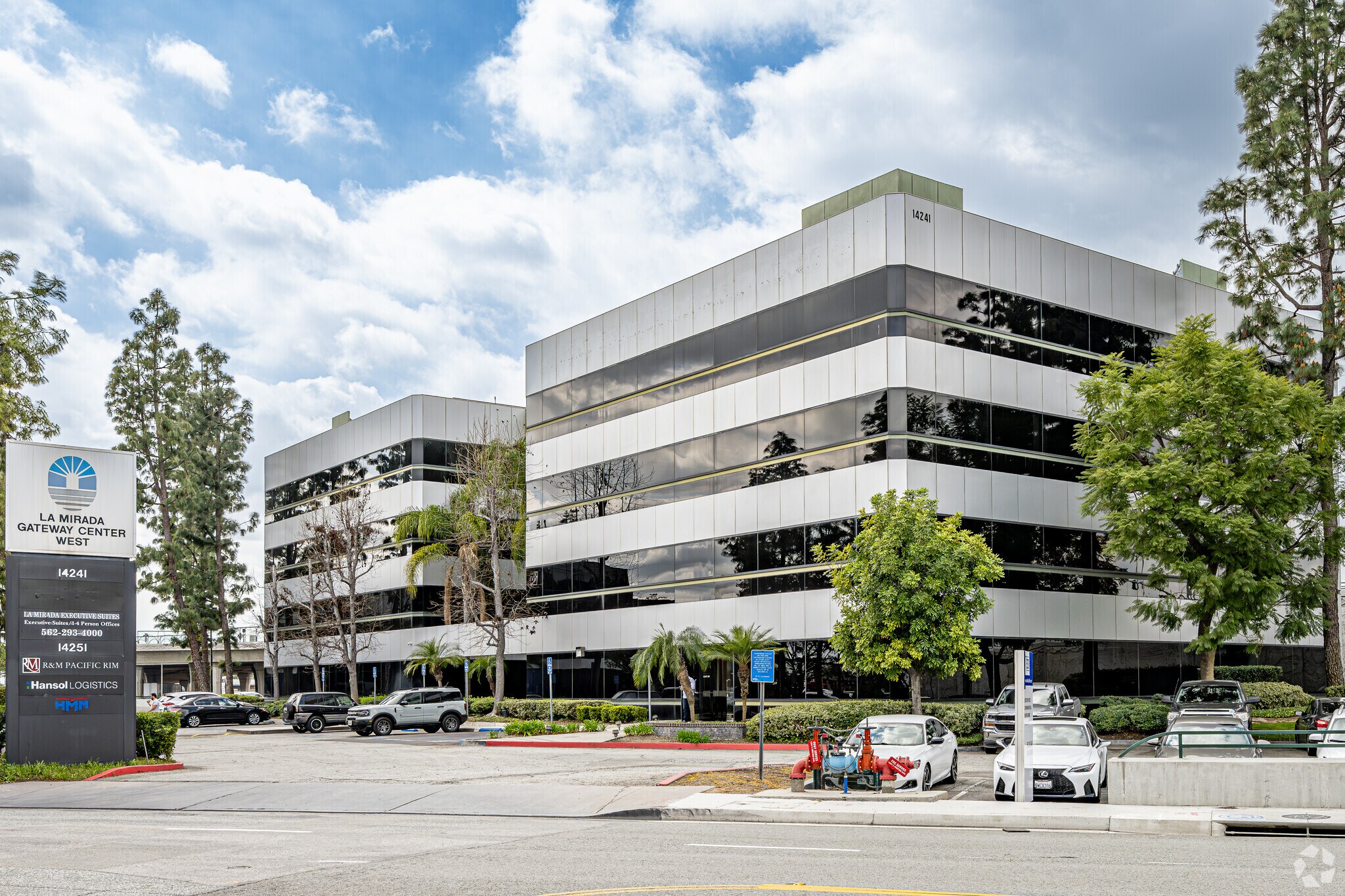14241 E Firestone Blvd, La Mirada, CA à vendre Photo principale– Image 1 sur 47