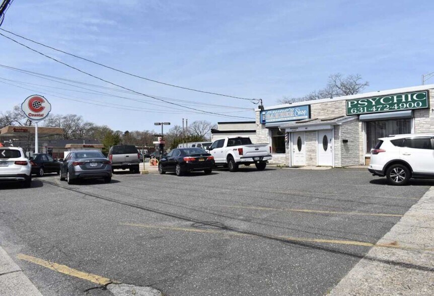 317 Union Ave, Holbrook, NY à vendre - Photo de l’immeuble – Image 3 sur 21