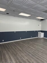 310-326 N Azusa Ave, Covina, CA à louer Photo intérieure– Image 2 sur 4