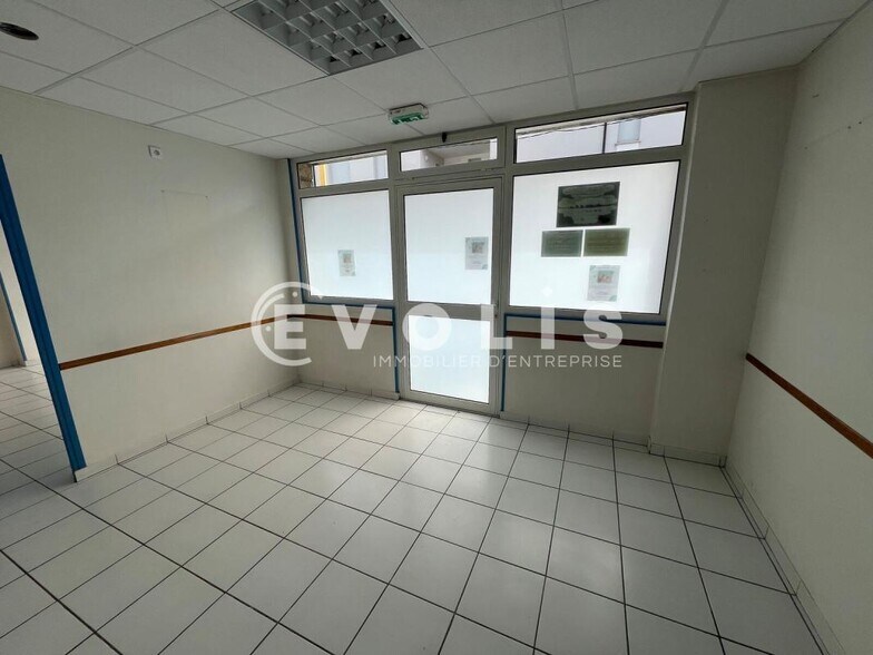 Local commercial dans Roissy-en-Brie à louer - Photo intérieure – Image 1 sur 5