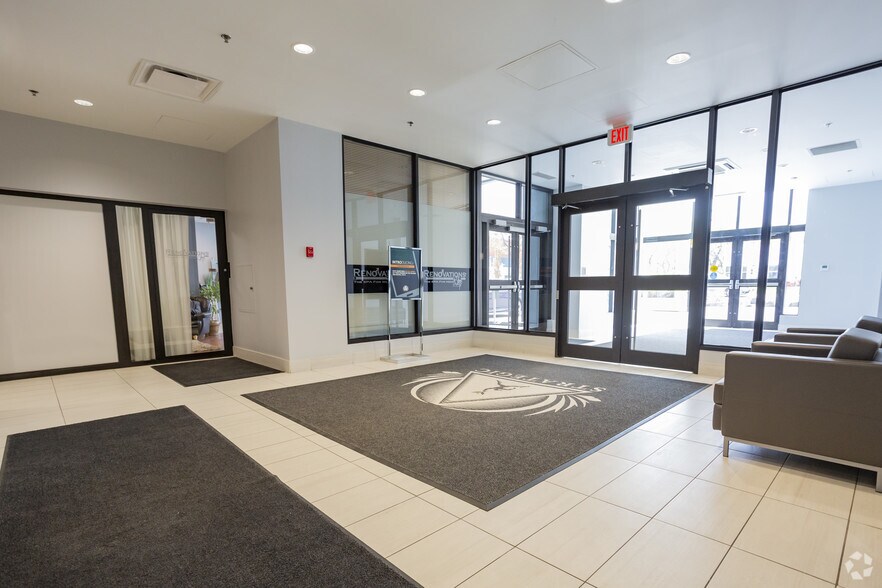1000 Centre St NE, Calgary, AB à louer - Hall d’entrée – Image 3 sur 9
