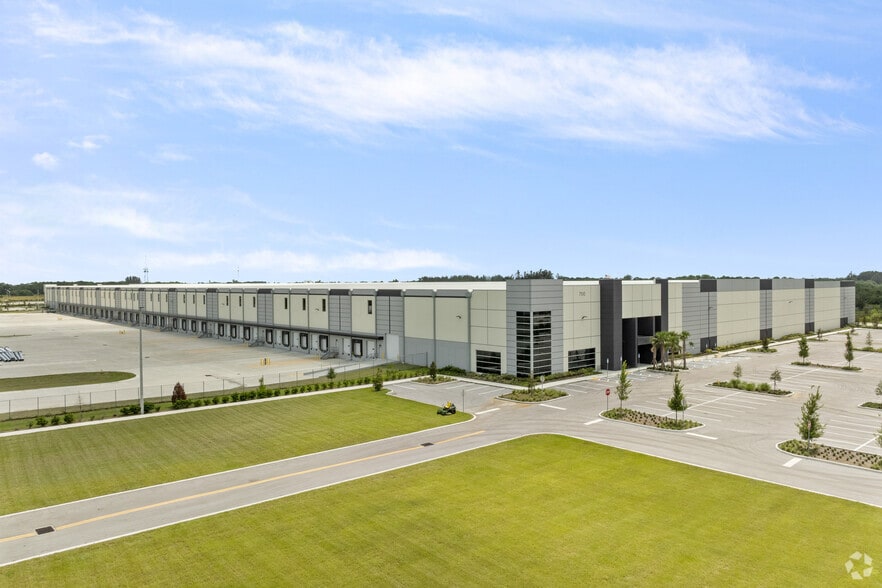 700 S Kings Hwy, Fort Pierce, FL à louer - Photo principale – Image 1 sur 13