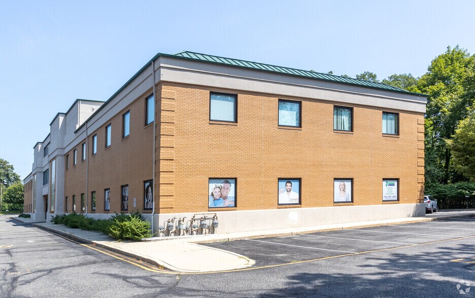 599 Route 37 W, Toms River, NJ à louer - Photo de l’immeuble – Image 3 sur 5