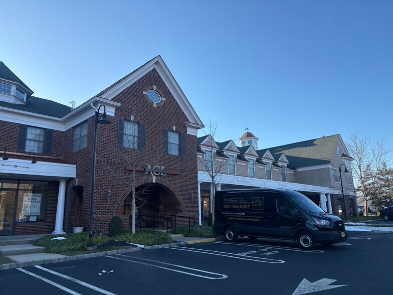 422 US Highway 22 W, White House Station, NJ à louer - Photo de l’immeuble – Image 3 sur 20