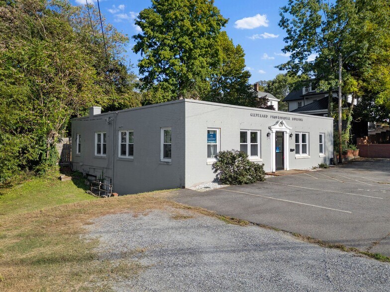 209 Cleveland Ave, Martinsville, VA à vendre - Photo de l’immeuble – Image 2 sur 35