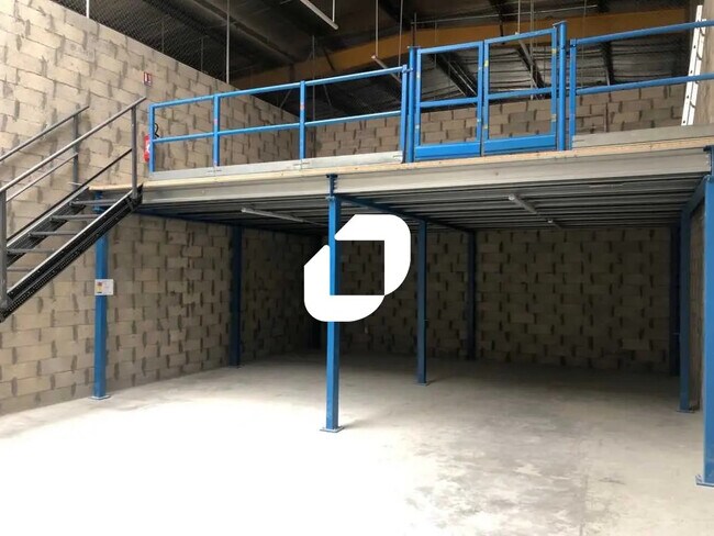 Plus de détails pour Bureau, Local d'activités à louer