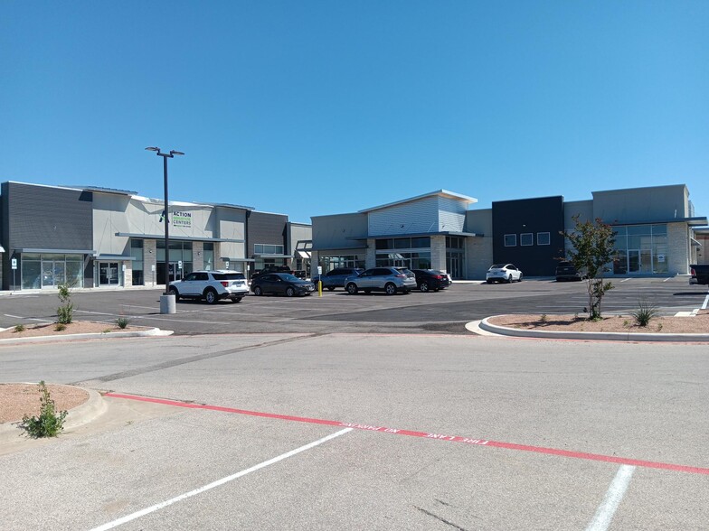 2104 Clear Creek Road, Killeen, TX à louer - Photo de l’immeuble – Image 3 sur 4