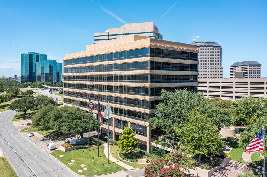 201 E John Carpenter Fwy, Irving, TX à louer - Photo de l’immeuble – Image 1 sur 11
