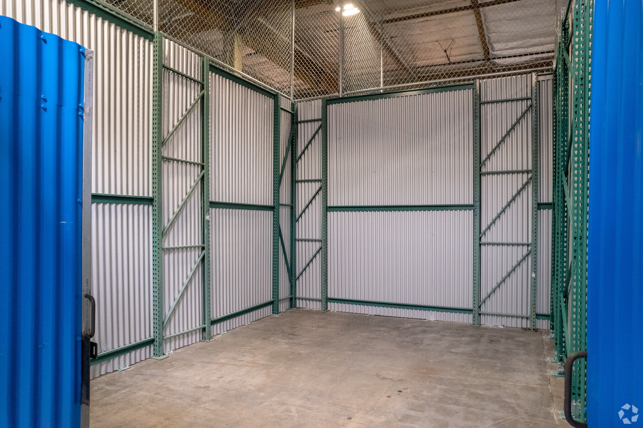 3731 Warner Ave, Santa Ana, CA à louer Photo principale– Image 1 sur 46