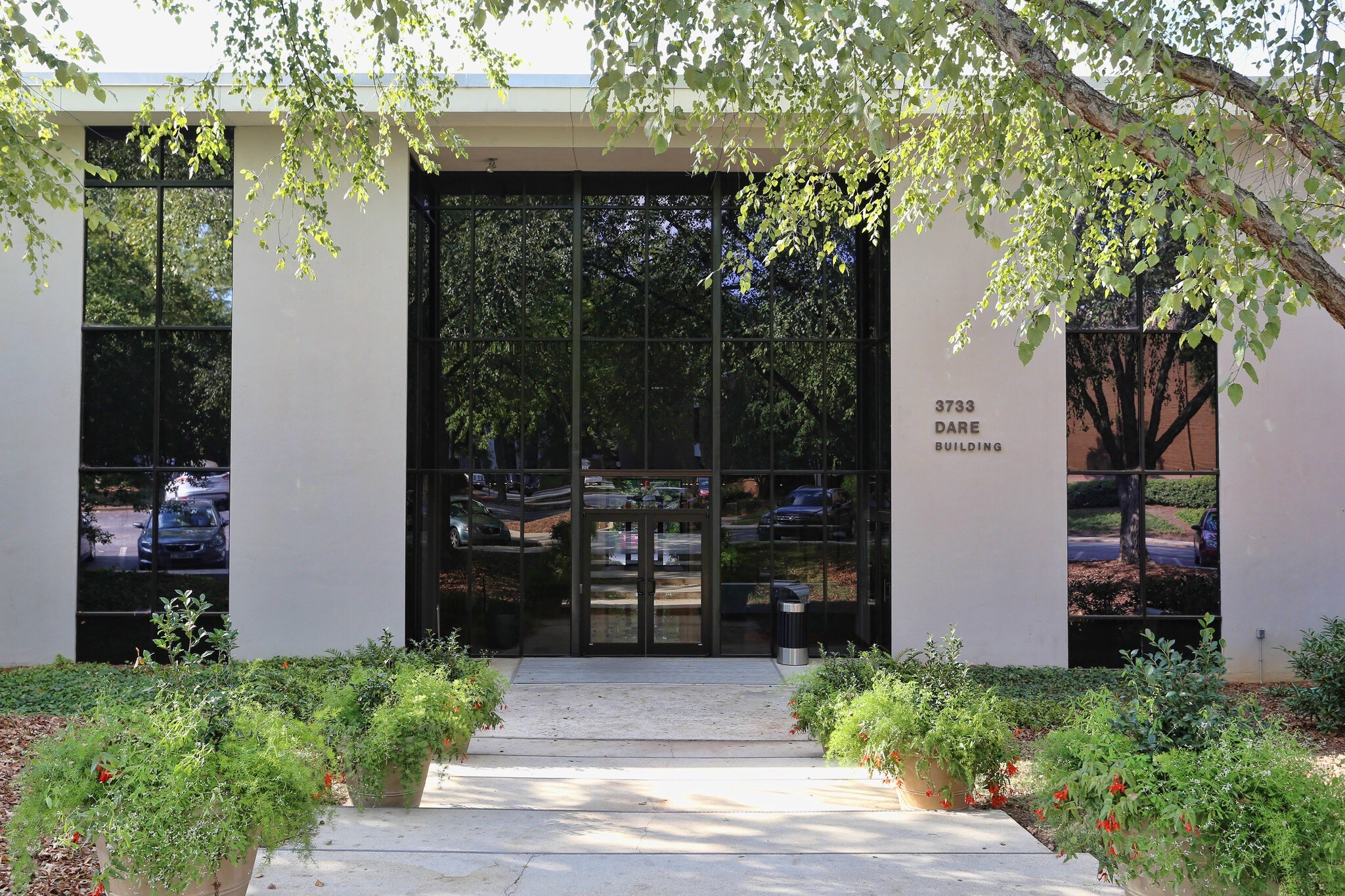 3733 National Dr, Raleigh, NC à louer Photo principale– Image 1 sur 13