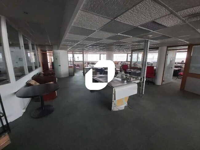 Plus de détails pour Bureau, Local commercial à louer