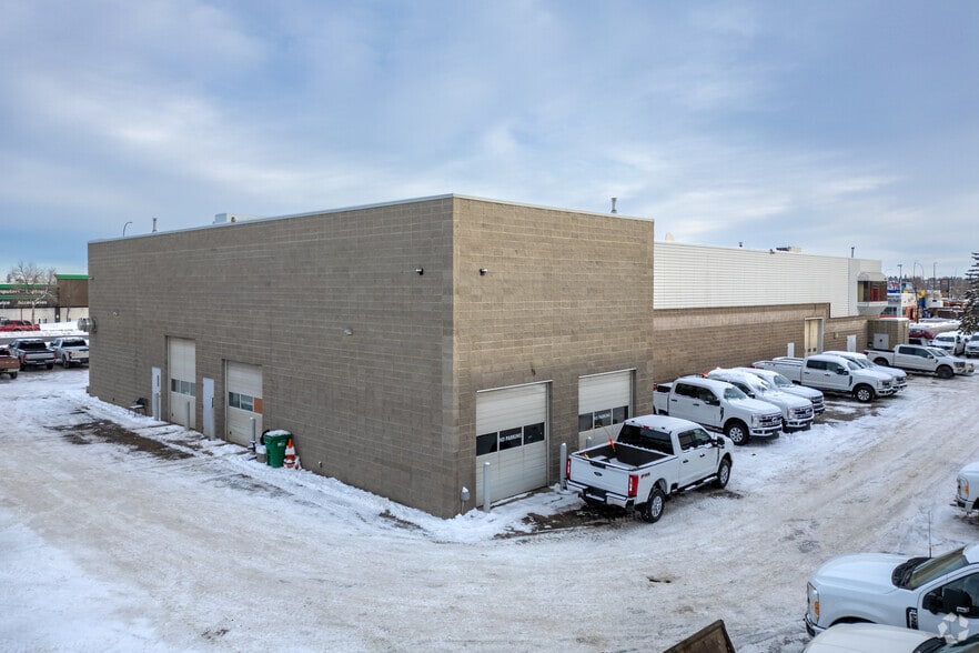 3131 32nd Ave NE, Calgary, AB à vendre - Photo de l’immeuble – Image 2 sur 3