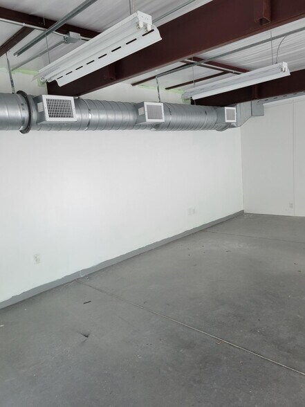 2100 SW Gatlin Blvd, Port Saint Lucie, FL à louer - Photo intérieure – Image 3 sur 5